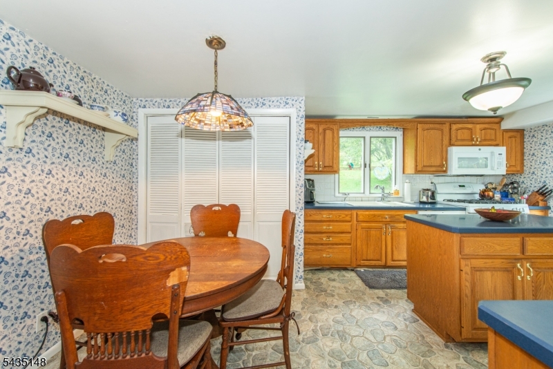 34 Unneberg Ave Property Photo 16