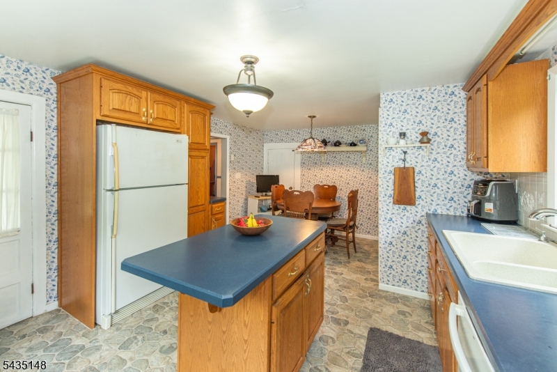 34 Unneberg Ave Property Photo 17