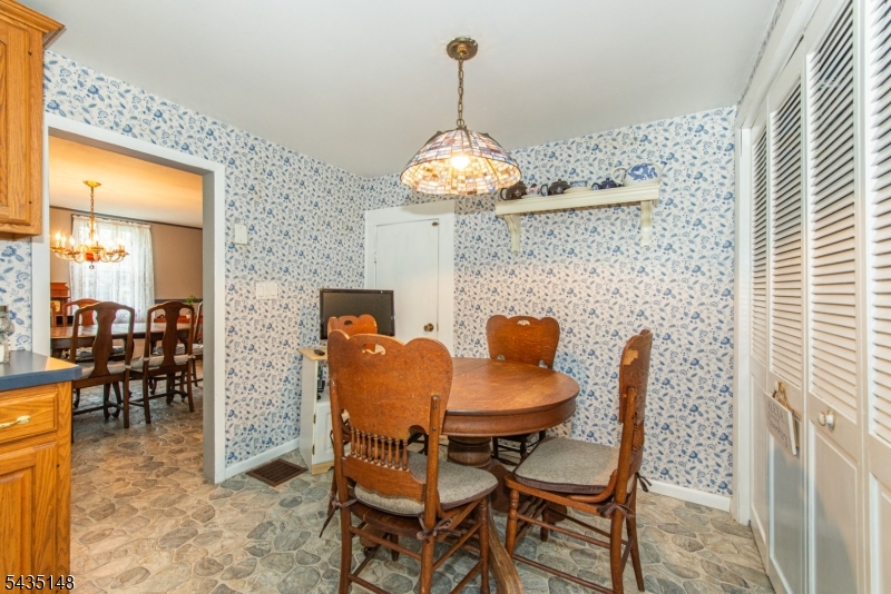 34 Unneberg Ave Property Photo 18