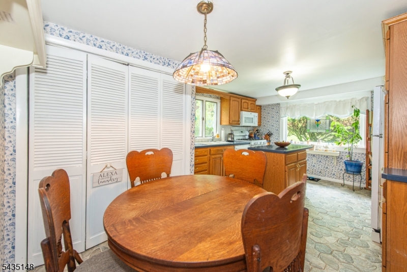 34 Unneberg Ave Property Photo 19