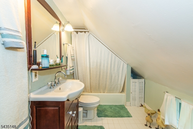34 Unneberg Ave Property Photo 22