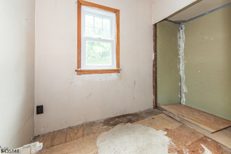 34 Unneberg Ave Property Photo 23