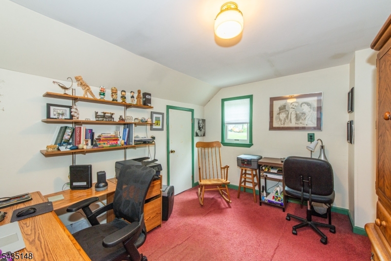 34 Unneberg Ave Property Photo 27