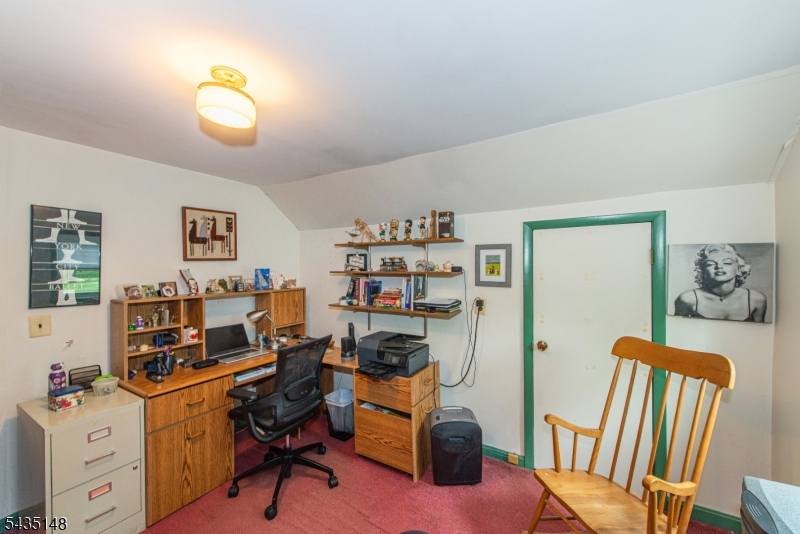 34 Unneberg Ave Property Photo 28