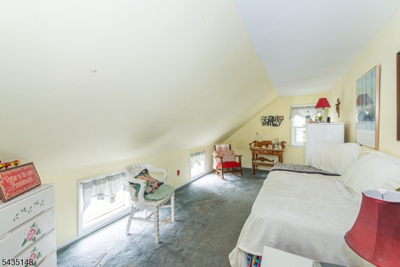 34 Unneberg Ave Property Photo 29