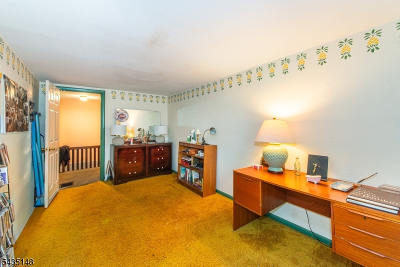 34 Unneberg Ave Property Photo 32