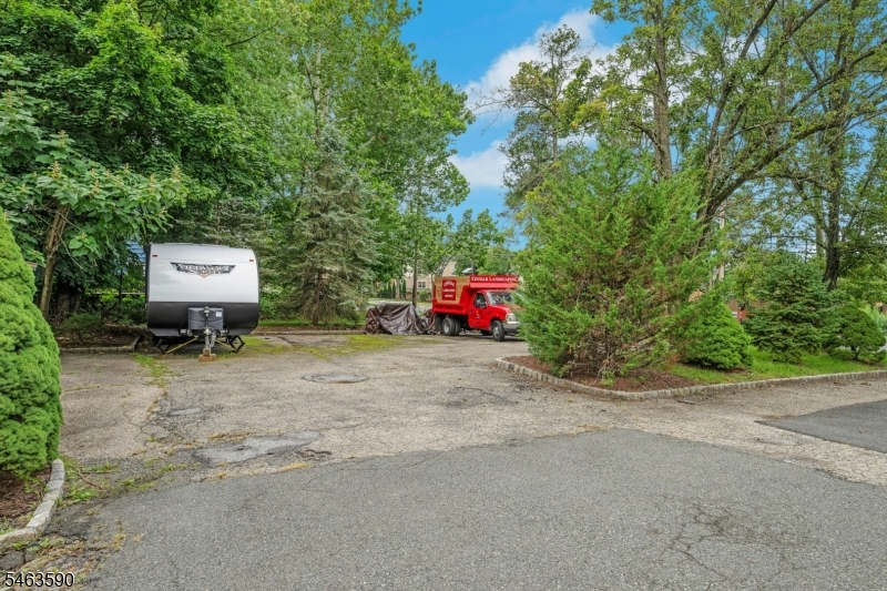 380 E Northfield Rd Property Photo 13