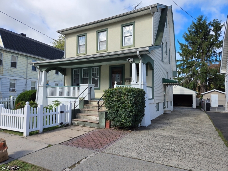 185 Floyd St Property Photo 3