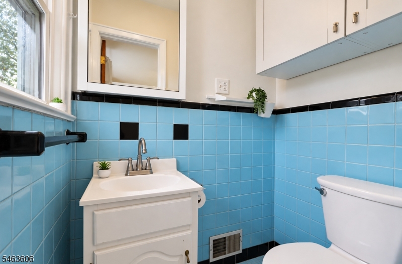 5 Surrey Ln Property Photo 16