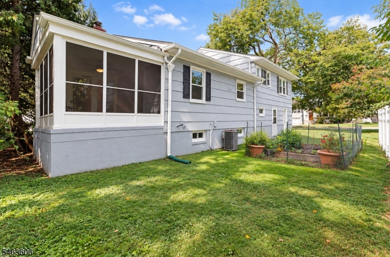 5 Surrey Ln Property Photo 18