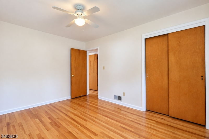 5 Surrey Ln Property Photo 21