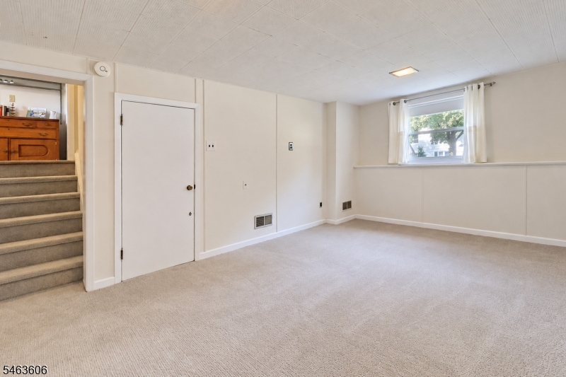 5 Surrey Ln Property Photo 23