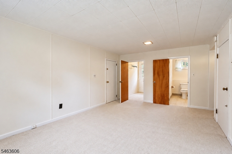 5 Surrey Ln Property Photo 24