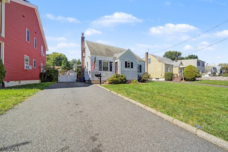 10 2nd St Property Photo 1