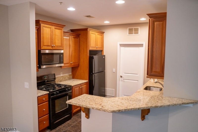 804 River Pl Property Photo 9