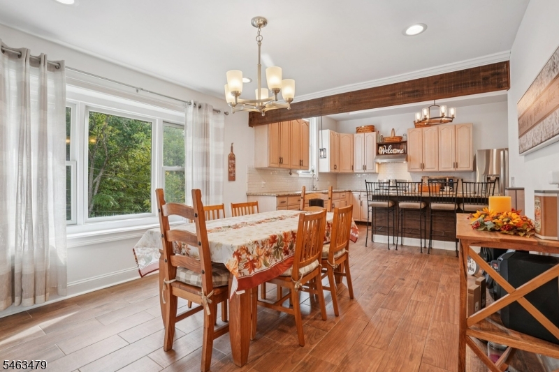 100 Cedar Lake Rd Property Photo 7