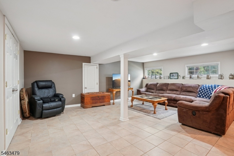 100 Cedar Lake Rd Property Photo 16