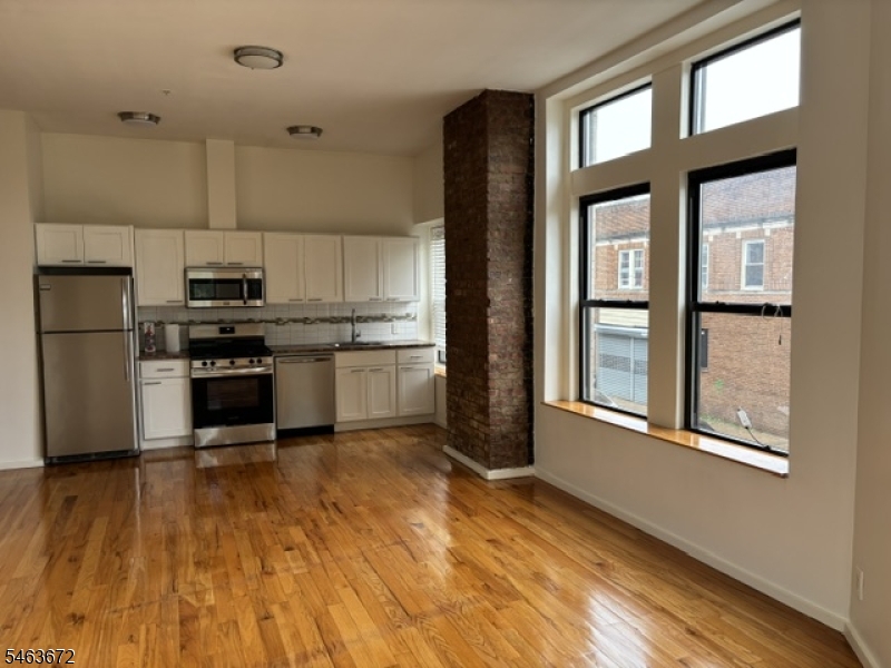 1086 S Orange Ave 3 Property Photo 8