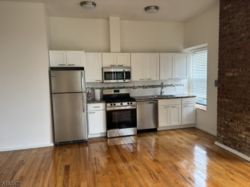 1086 S Orange Ave 3 Property Photo 9