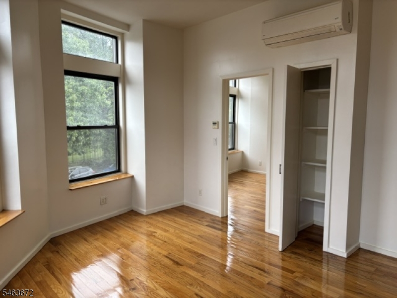 1086 S Orange Ave 3 Property Photo 10