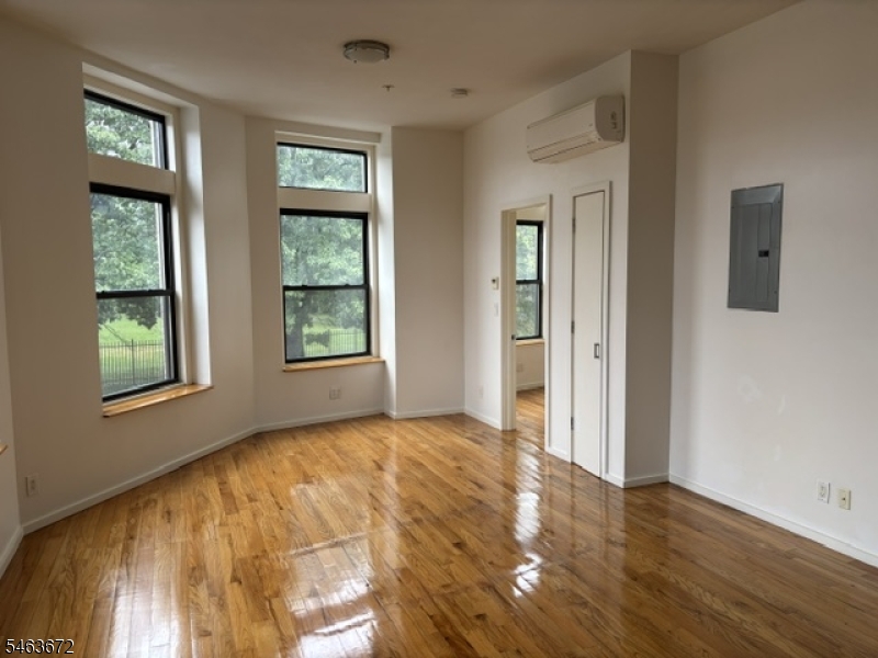 1086 S Orange Ave 3 Property Photo 11