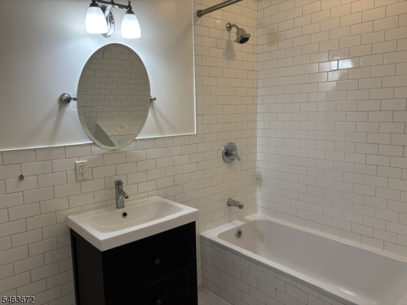 1086 S Orange Ave 3 Property Photo 13