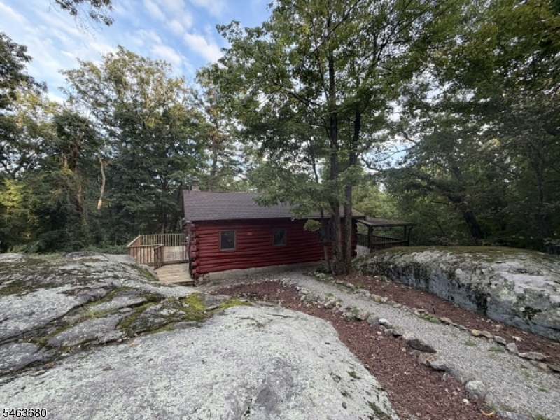 68 Mountain Spring Rd Property Photo 3