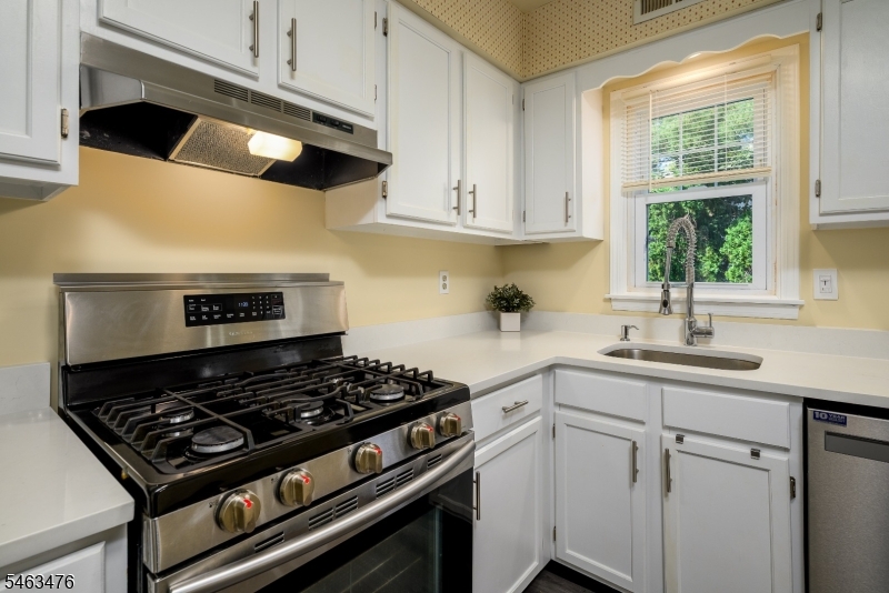 1168 Lake Avenue 6 Property Photo 11