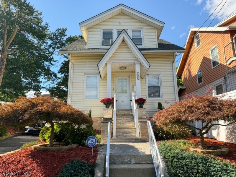 151 S Durand Pl Property Photo 1