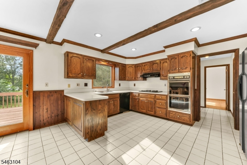 16 Avalon Drive Property Photo 5
