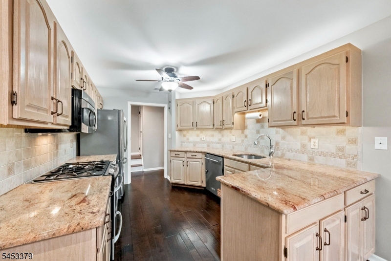 2 Parkside Ter 2a Property Photo 3
