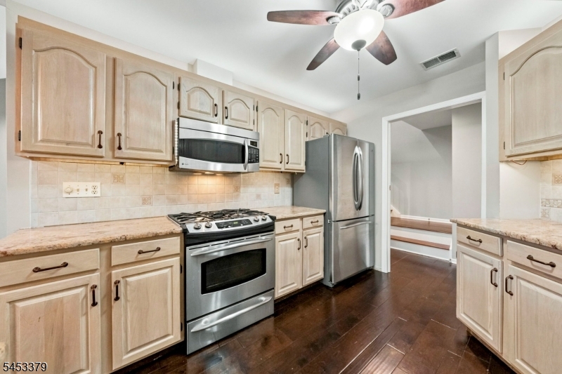 2 Parkside Ter 2a Property Photo 5
