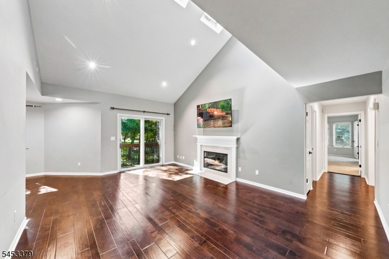 2 Parkside Ter 2a Property Photo 7