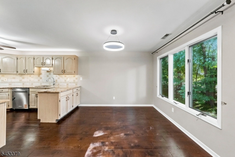 2 Parkside Ter 2a Property Photo 12