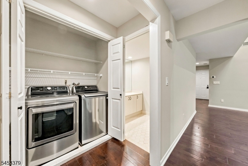 2 Parkside Ter 2a Property Photo 20