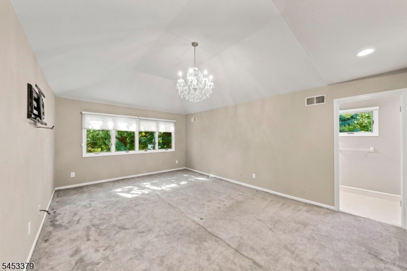 2 Parkside Ter 2a Property Photo 26
