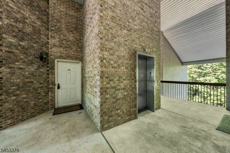2 Parkside Ter 2a Property Photo 37