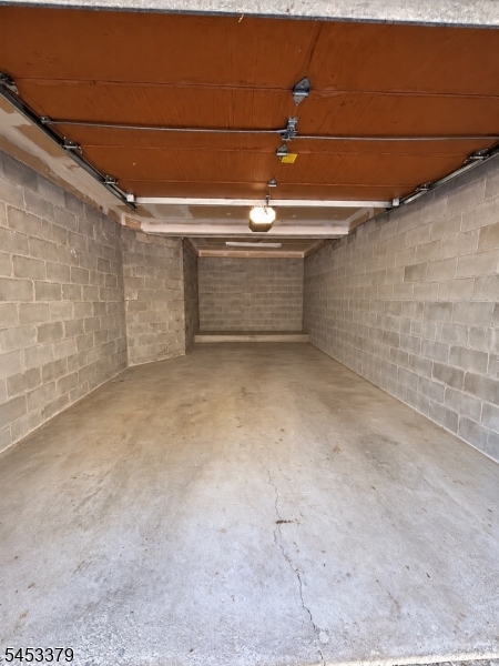 2 Parkside Ter 2a Property Photo 40