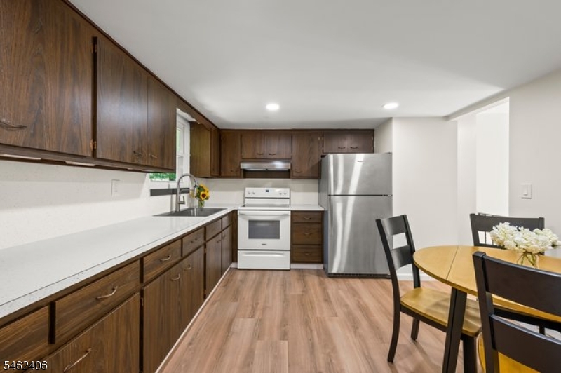 36 S Cherry Rd Property Photo 4