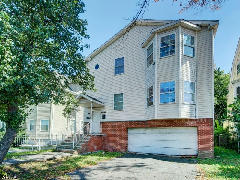 134 S Grove St Property Photo 1