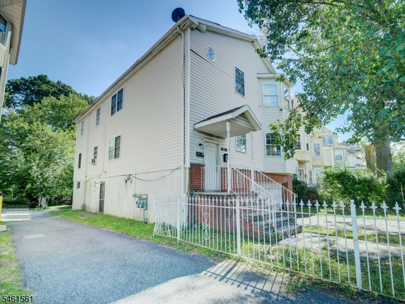 134 S Grove St Property Photo 2