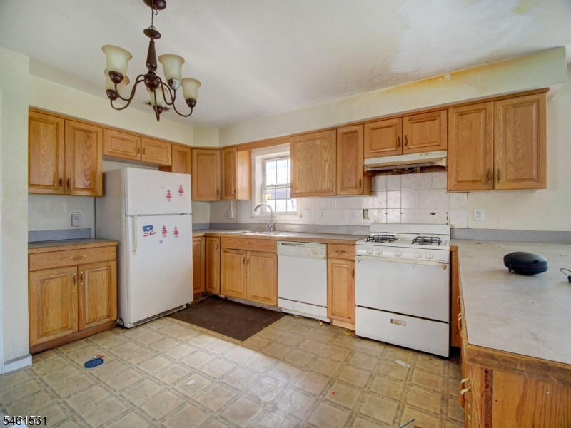 134 S Grove St Property Photo 4