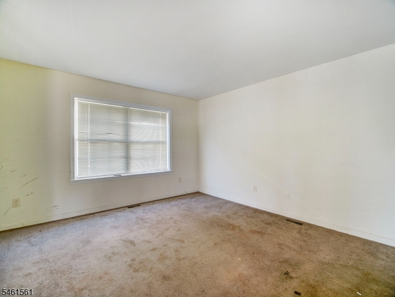 134 S Grove St Property Photo 9
