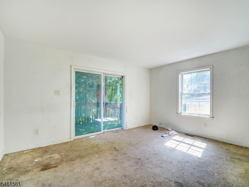 134 S Grove St Property Photo 10
