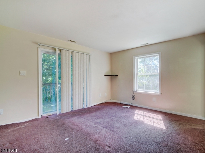 134 S Grove St Property Photo 12