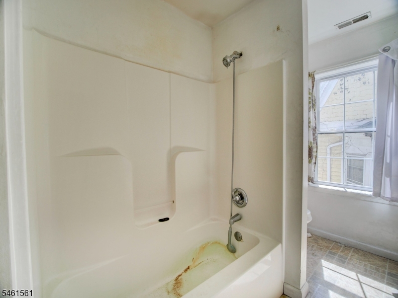 134 S Grove St Property Photo 15