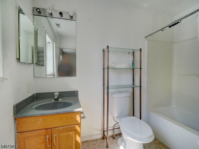 134 S Grove St Property Photo 16