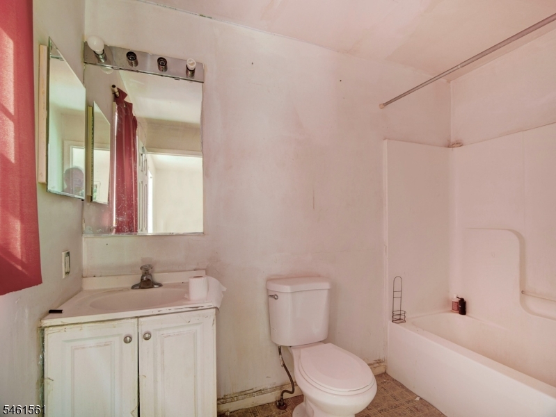 134 S Grove St Property Photo 17