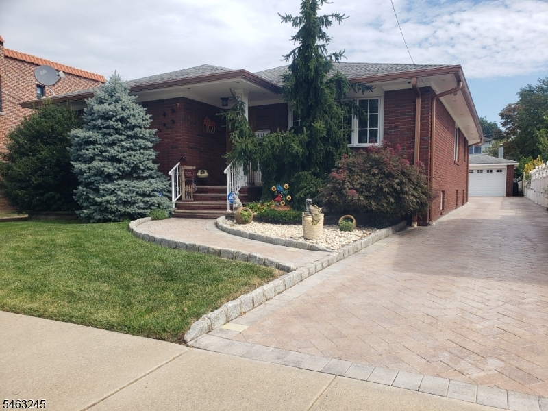 111 W Munsell Ave Property Photo 1