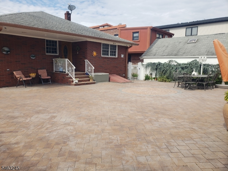 111 W Munsell Ave Property Photo 5